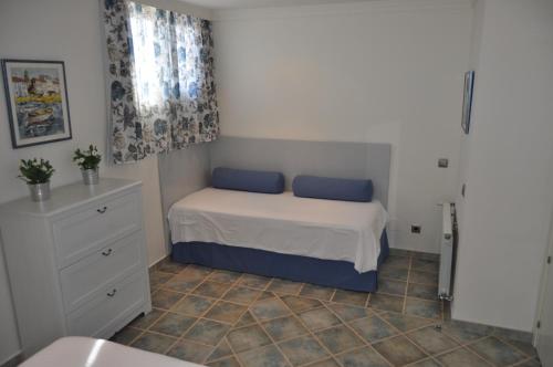 Triple Room (3 Adults) image 1
