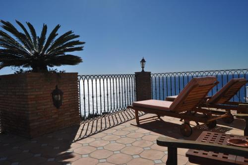 Welcome Inn Nerja guest house Luxury Bed & Breakfast - image 3
