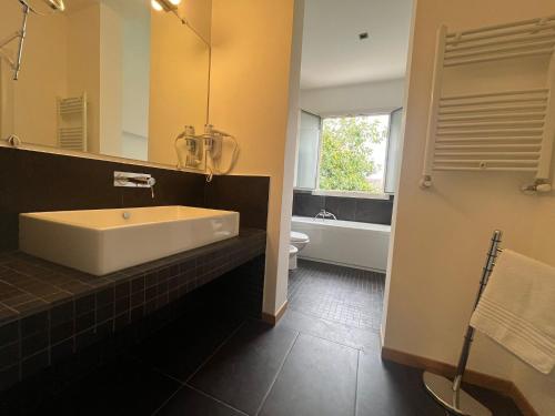 Two Bedroom King Suite with Spa Bath image 7