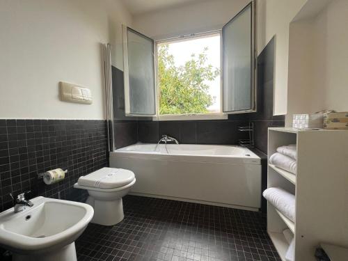 Two Bedroom King Suite with Spa Bath image 6