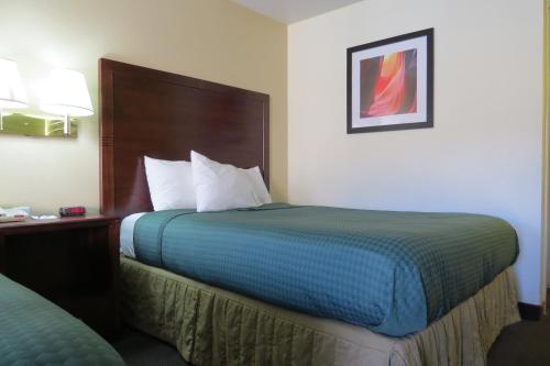 Queen Room with Two Queen Beds - Non-Smoking