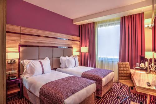 2 twin beds