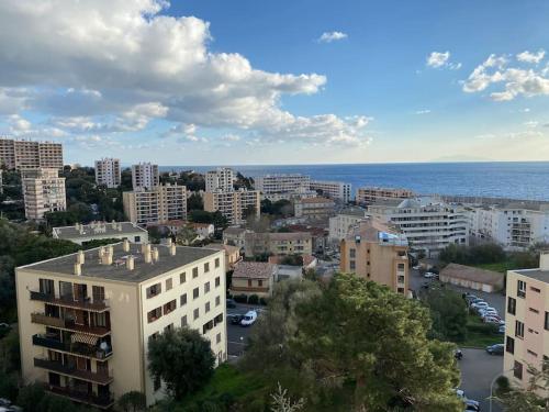 Bel appart rénové avec vue mer - Location saisonnière - Bastia