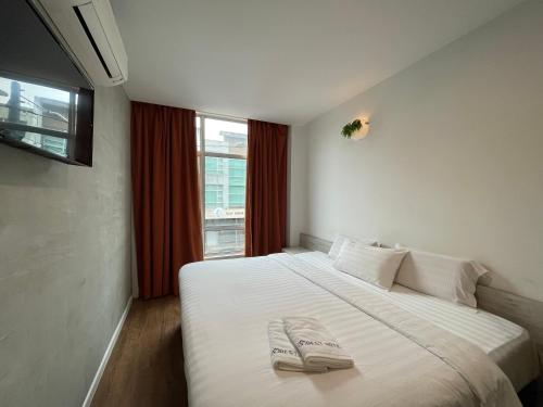 Vrest Hotel Room Type - Deluxe King Room