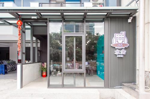 Water House - 출입구