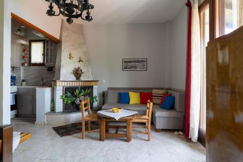 Cozy Pelion house-on the main road of Mouresi