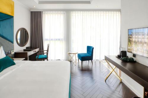 room detail thumbnail 1