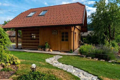 B&B Ribnica - Cottage Happiness with Sauna and Natural Pool - Bed and Breakfast Ribnica