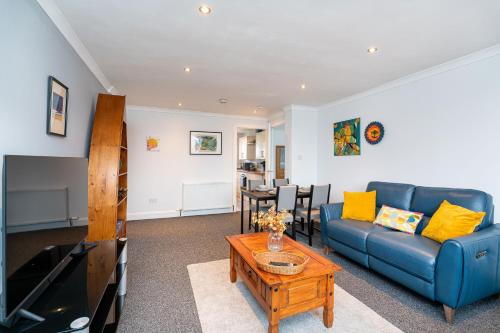 Lovely 3-bedroom flat with free parking