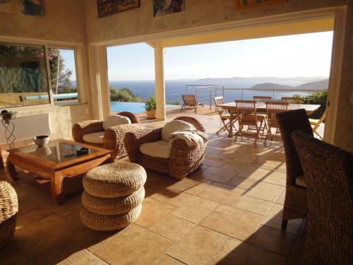 Villa de 4 chambres avec vue sur la mer piscine privee et jardin clos a Rayol Canadel sur Mer a 2 km de la plage - Location, gîte - Rayol-Canadel-sur-Mer