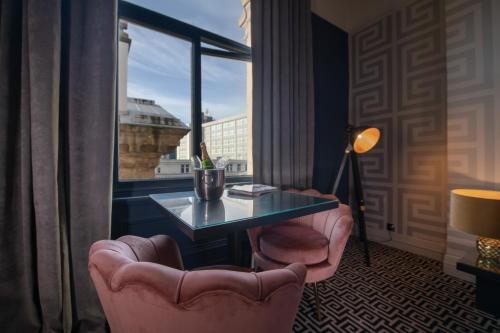 433841706 62 Castle Street Hotel