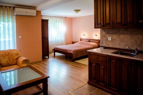Motel Monako - image 12