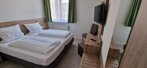 Double or Twin Room with Bathroom