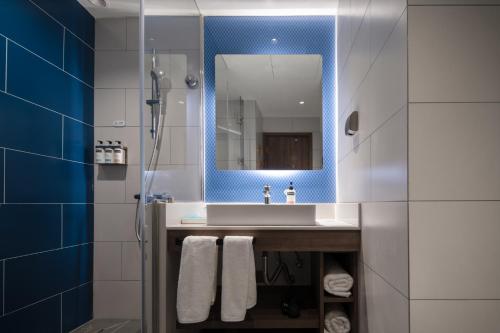 room detail thumbnail 2