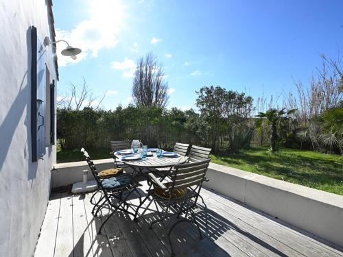 Maison Familiale Calme avec Jardin et Terrasse Plein Sud - Les Portes-en-Ré - FR-1-434-103 (Maison Familiale Calme avec Jardin et Terrasse Plein Sud - Les Portes-en-Re - FR-1-434-103) in Les Portes-en-Re