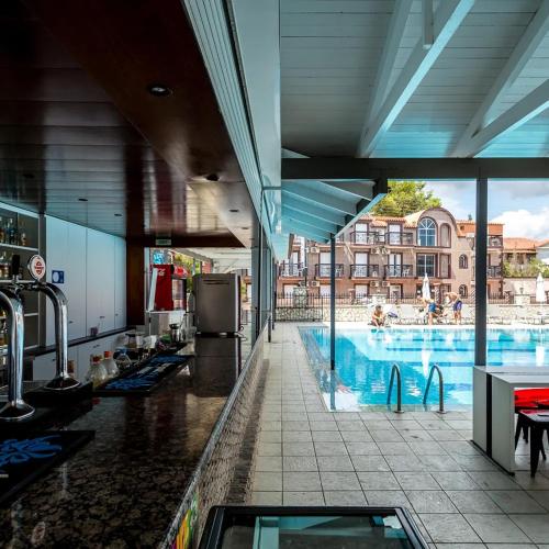 식음료(F&B), Perkes Hotel Complex in 자킨토스 섬