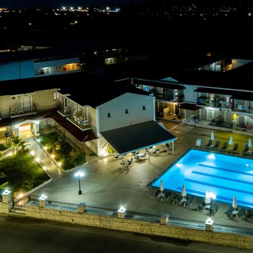 숙소 외관, Perkes Hotel Complex in 자킨토스 섬