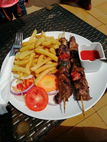 Yobo's Complex Guest House photo