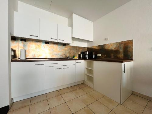 2-Room Apartment image 6