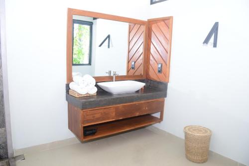 King Room with Pool View image 5