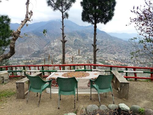 B&B Muzaffarabad - Eagle Nest Cottage Muzaffarabad by LMC - Bed and Breakfast Muzaffarabad