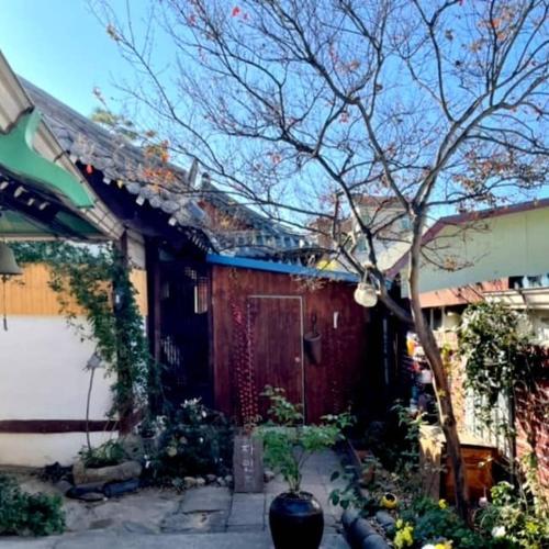 Jeonju Hanok Village Jamanjae