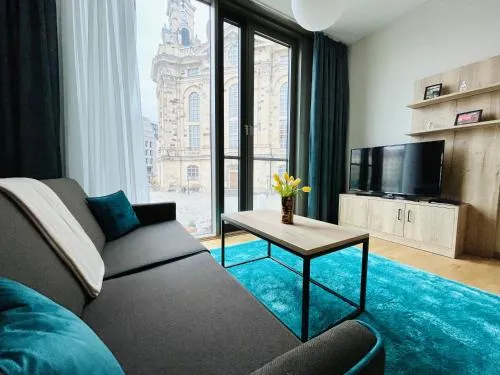 Panoramastudio mit Blick zur Frauenkirche in Dresden, Deutschland