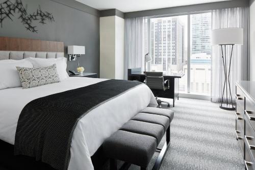 Loews Chicago Hotel - image 2