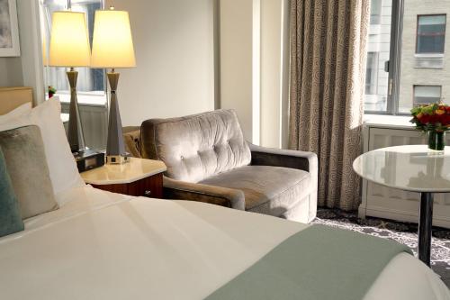 1 king bed, 1 sofa bed