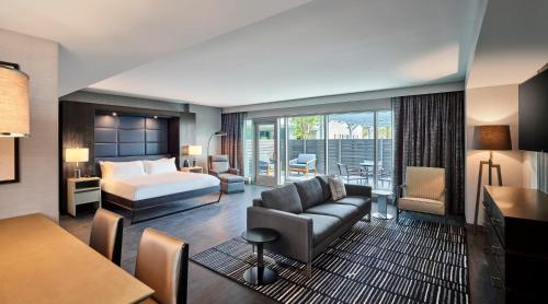 433892759 Loews Kansas City