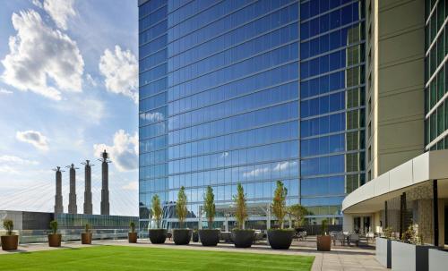 433892769 Loews Kansas City