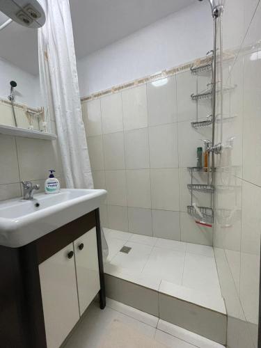 ฝักบัว, Apartament Cina in ฮูซี่