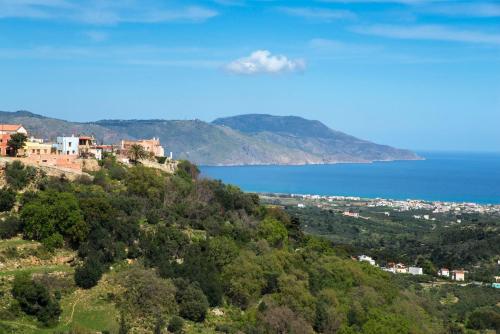 Villa Cretan View with Heated Swimming Pool