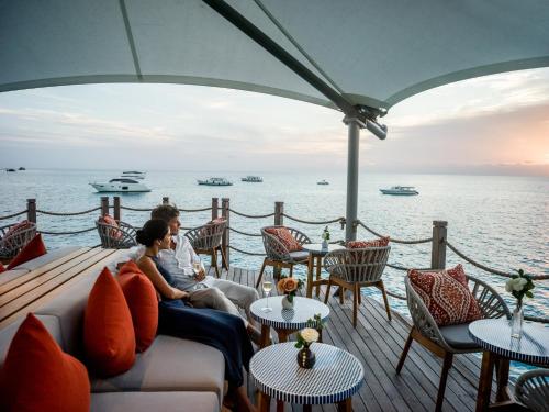 Bar/lounge, Intercontinental Maldives Maamunagau Resort with Club benefits - IHG Hotel in Raa Atoll