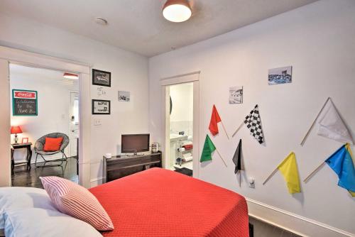 Retro-Style Studio in Historic Downtown Home! - image 13