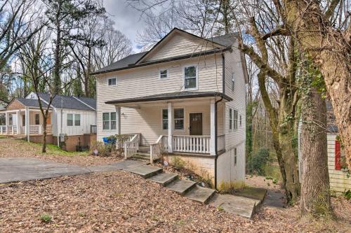 Chic Atlanta Home Less Than 4 Mi to Mercedes-Benz Stadium! in Atlanta, USA