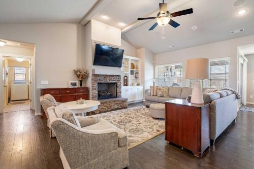 Near Hiking and Biking Convenient Home in Rogers! in Rogers, USA