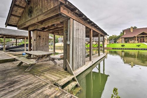Quiet Lake Conroe Townhome with 2 Boat Slips! in Willis, USA