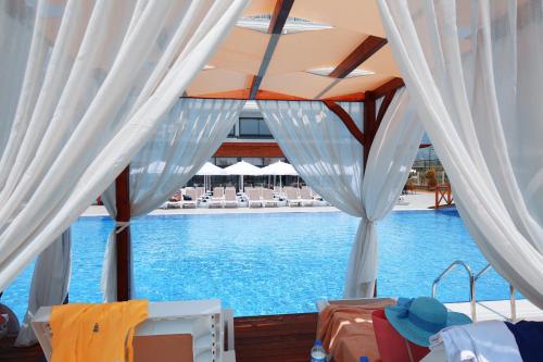 Sey Beach Hotel & Spa