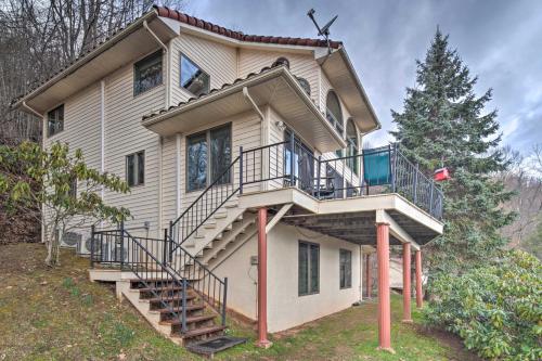 Burnsville Home with Deck and Panoramic Mountain Views in Burnsville, USA