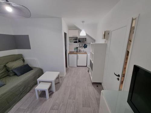 Studio calme et tout neuf proche du centre