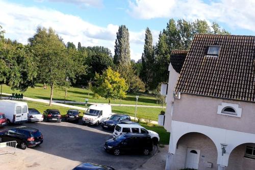 Magnifique F2 avec terrasse et parking, proche d'un parc et à 7 minutes à pieds de la Gare