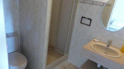Six-Bedroom House image 10