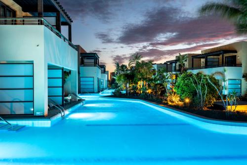 Double Room with Sharing Pool image 2