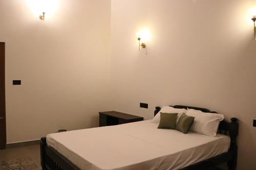 1 queen bed, 1 twin bed