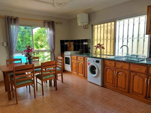 Dapur, Bougainvillea House in Bijilo