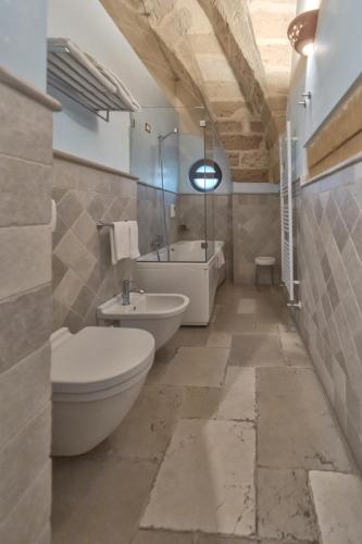 Bathroom, Kelina Charme Hotel by Cantine Due Palme in Cellino San Marco