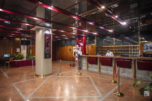 Front desk [24-hour]