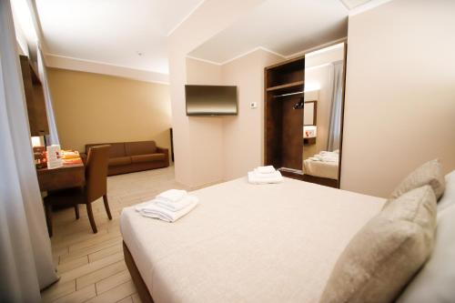 Hotel Diplomatic - image 14