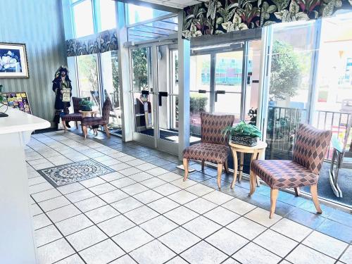 Ocean Crest Inn and Suites - image 12